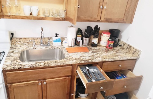 Berwyn Apartment | Comfy Bed/Free Parking&Wifi/NearHosp/ORD/MDW/DT