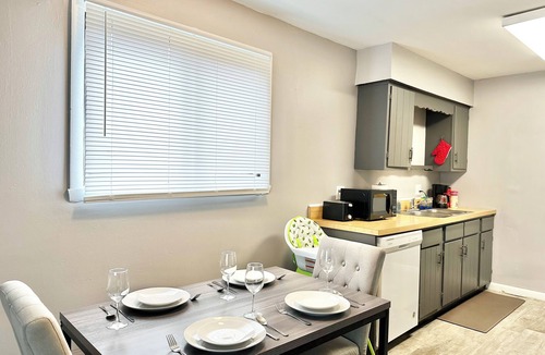 Aurora Apartment | Comfy beds/Fast wifi/Getaway/Free Parking/Raging Waves Water park