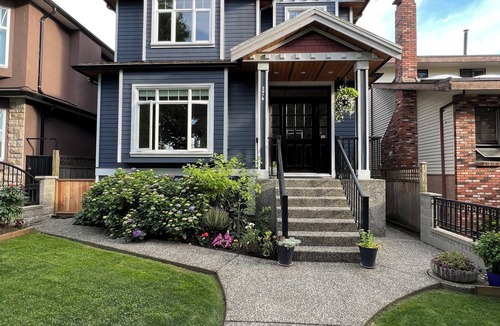Renfrew-Collingwood Apartment | Comfy bright & clean 1 bed #8 central location