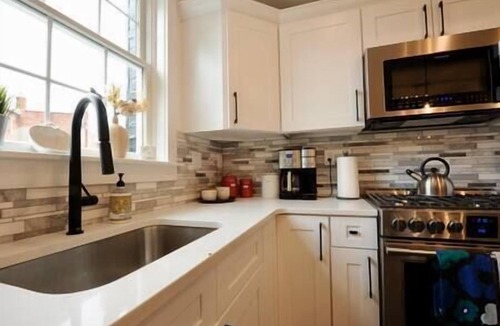 Fort Totten House | Comfy Cherry Blossom Townhouse/Easy DC Access