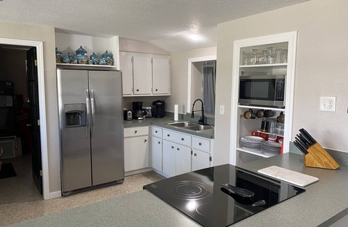 Venice Gardens House | Comfy, clean, private home IN Venice, Florida; Heated Pool, Minutes to the Beach