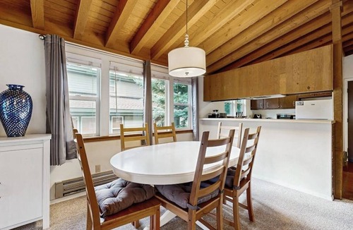 Sun Valley Condo | Comfy Condo with Shared Pool, Sauna - Near Slopes, Mountain Views
