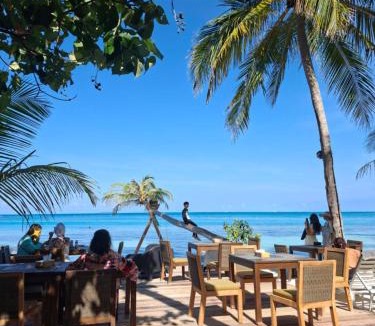 Dhiffushi Hotel | Comfy Cool Breeze by eMzaz