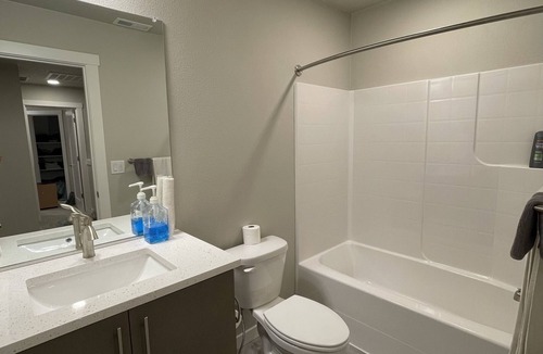 Troutdale House | Comfy Cool Condo 5min from McMenamins Edgefield &10min from Columbia River Gorge