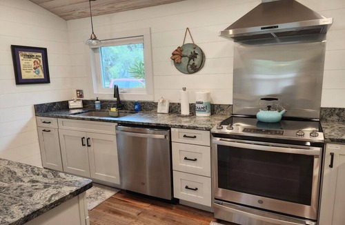 Historic Downtown Apalachicola Cottage | Comfy Cottage in Apalachicola; Easy Walk to Downtown!