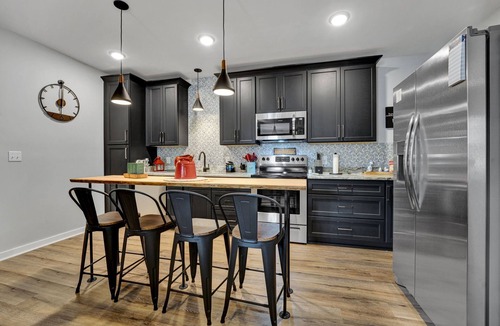 Laurens Cottage | Comfy Cottage Walking Steps From Shopping/Dining/Taproom/Spa