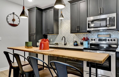 Laurens Cottage | Comfy Cottage Walking Steps From Shopping/Dining/Taproom/Spa