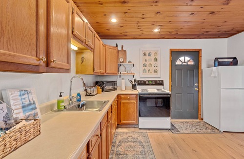 Overgaard Cabin | Comfy, Cozy Cabin in the Mountains with a large front porch. Pet-Friendly!