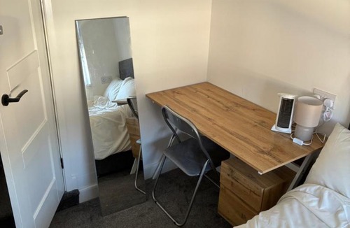 Southampton House | Comfy Double Room 5 Min Walk to Station and Docks