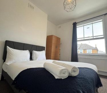 Ravenscourt Park Apartment | Comfy Double Studio at the Heart of Hammersmith