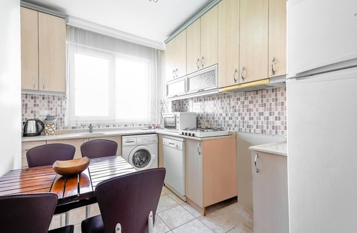 Kaleici Apartment | Comfy Flat with Balcony 10 min to Hadrian Gates