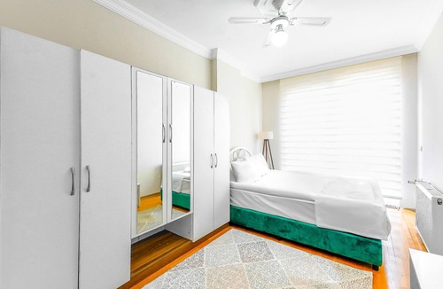 Kaleici Apartment | Comfy Flat with Balcony 10 min to Hadrian Gates