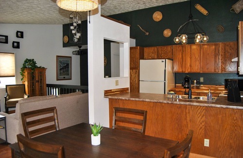Turnagain House | Comfy Home with Library near Airport & Trails