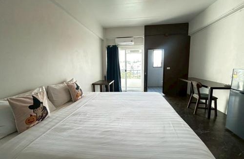 Racha Thewa Hostel | Comfy Hotels Share Bathroom คอมฟี่ โฮเทล ห้องน้ำรวม