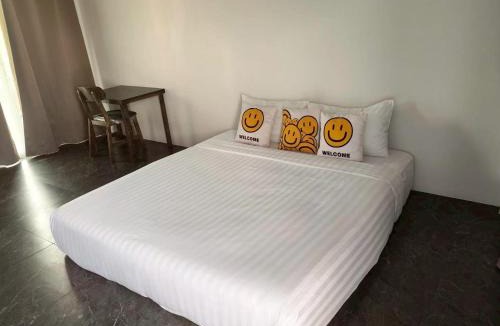 Racha Thewa Hotel | Comfy hotels