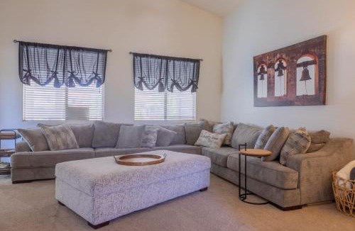 Bell West Ranch House | Comfy House Private Backyard with Pool BBQ Citrus