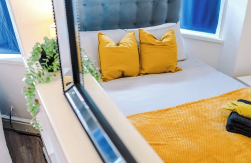 Warrington House | Comfy Ideal for Travelers & Contractors: Warrington, Norris Getaway