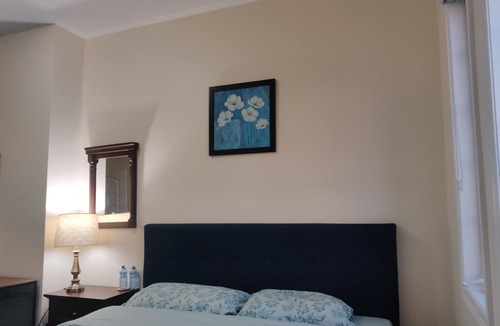 Meadowvale Village House | Comfy King size Bedroom in Mississauga near Toronto Pearson Airport.