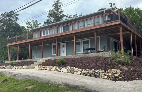 Roach House | Comfy lake view home, sleeps 12+. Lake access, great for teams & large families.