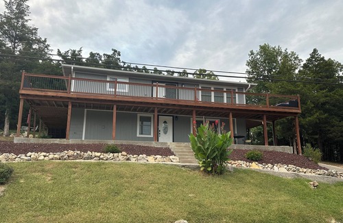 Roach House | Comfy lake view home, sleeps 12+. Lake access, great for teams & large families.