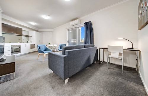 Greenway Apartment | Comfy Lakeside 1-Bed with Secure Parking