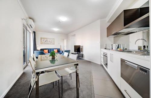 Greenway Apartment | Comfy Lakeside 1-Bed with Secure Parking