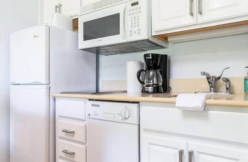 Acme Condo | ☀ Comfy Lakeside Condo @ The Shores ➠ 5607