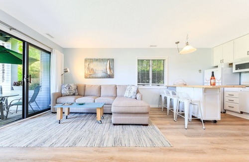 Acme Condo | ☀ Comfy Lakeside Condo @ The Shores ➠ 5607