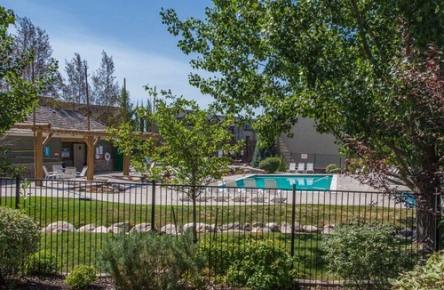 Wolf Creek House | Comfy Large Townhome with private hot tub