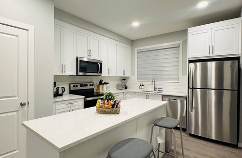 Southwest Calgary House | Comfy Mod Oasis near Spruce Meadows in SW Calgary! 4 beds, 2.5 baths, 3TVs!