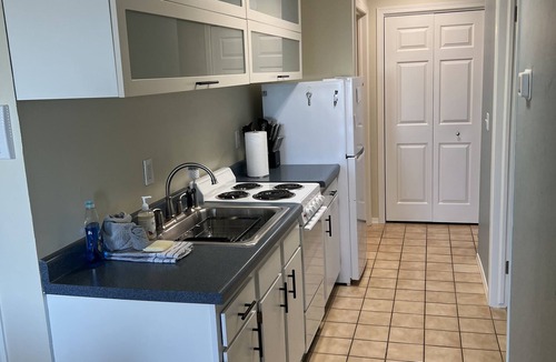 Algoma Condo | Comfy modern condo, right on Lake Michigan. Perfect couples getaway! No aircon