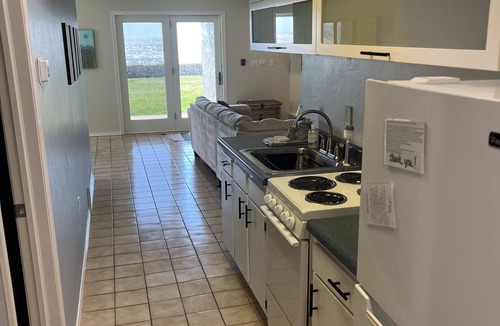 Algoma Condo | Comfy modern condo, right on Lake Michigan. Perfect couples getaway! No aircon