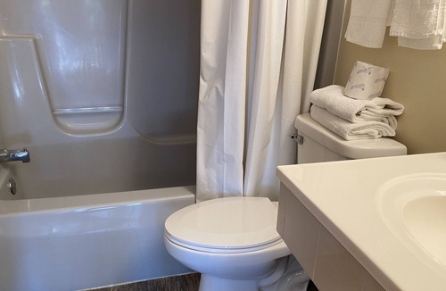 Lake Delton Hotel | Comfy Motel Room Block for Groups