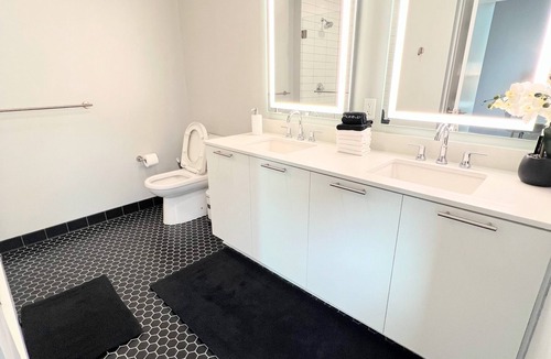 Vienna Apartment | Comfy Nook Tysons King Suite