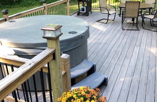 North Conway House | Comfy North Conway Chalet- Hot Tub, Fireplace, Walk to Village, Close to Hiking