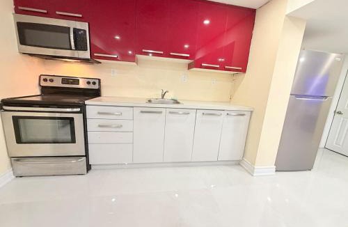East Credit Apartment | Comfy One Bedroom BasementApartment near Heartland
