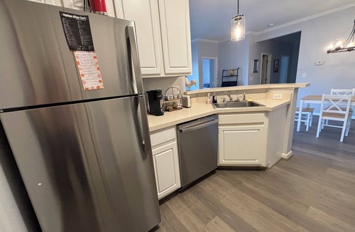 Farmview - Ramble Condo | Comfy & Quiet 3-bedroom condo WiFi, AC, 10 min drive to VT, Bus Stop - Sleeps 6!