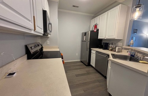 Farmview - Ramble Condo | Comfy & Quiet 3-bedroom condo WiFi, AC, 10 min drive to VT, Bus Stop - Sleeps 6!