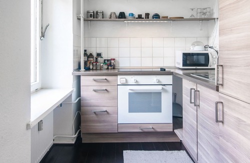 Neukoelln Apartment | Comfy, quiet, bright, next to the metro and steps from Tempelhofer Park