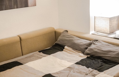 Neukoelln Apartment | Comfy, quiet, bright, next to the metro and steps from Tempelhofer Park