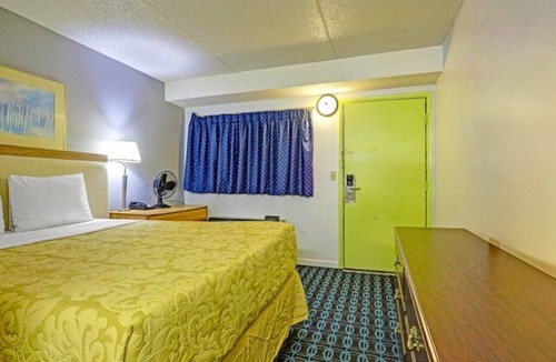 Brookville Hotel | Comfy Room Near Northmont Shopping & Near I-70 | Quick Access to Dayton Airport