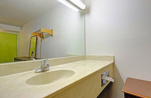 Brookville Hotel | Comfy Room Near Northmont Shopping & Near I-70 | Quick Access to Dayton Airport