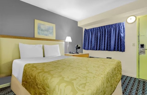 Brookville Hotel | Comfy Room near Brookville Lake | Near I-70 | Pet-Friendly Accommodation