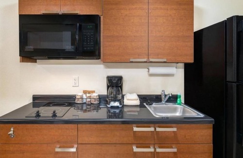 Sturtevant Hotel | Comfy Room Unit w/Kitchenette Near Racine
