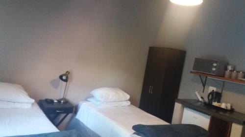 Lephalale House | Comfy room with dstv and aircon in convenient location
