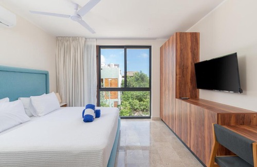 Zama Apartment | Comfy Room with Rooftop Pool, near Restaurants + Concierge