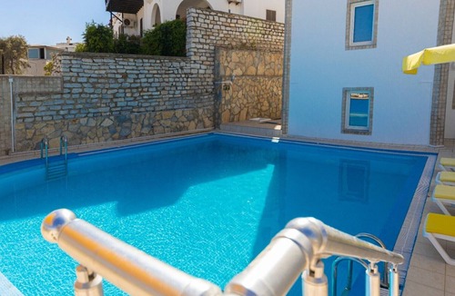 Gumbet House | Comfy Room with Shared Pool near Gumbet Beach
