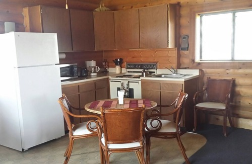 Dillon Cabin | Comfy, Rustic Log Cabin - Montana Experience, peace and quiet, fishing near by.