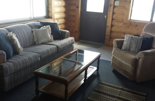Dillon Cabin | Comfy, Rustic Log Cabin - Montana Experience, peace and quiet, fishing near by.
