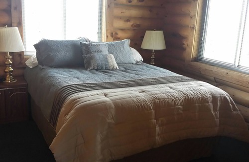Dillon Cabin | Comfy, Rustic Log Cabin - Montana Experience, peace and quiet, fishing near by.